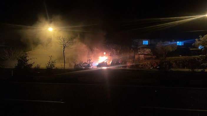 Seyir halindeki otomobil alev alev yandı -1