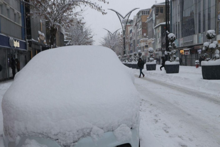 Van'da kar yağışı; 3 ilçede taşıma kapsamındaki okullar tatil -10