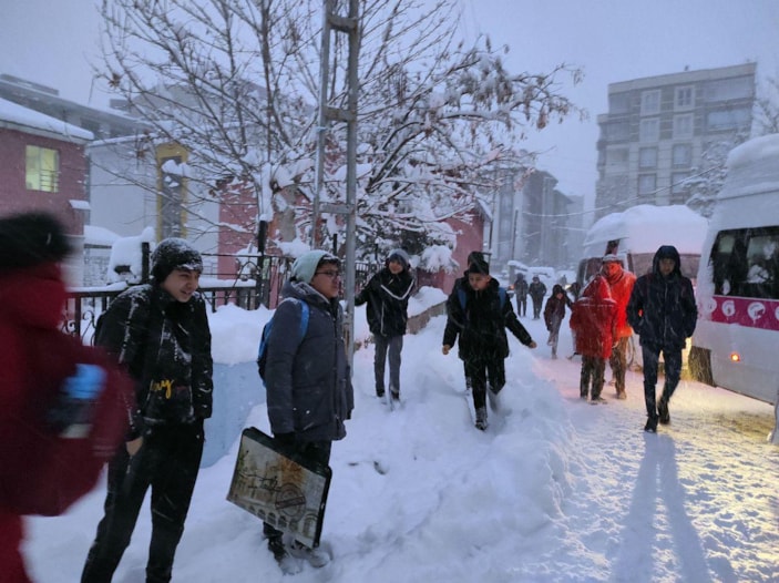 Van'da kar yağışı; 3 ilçede taşıma kapsamındaki okullar tatil -2