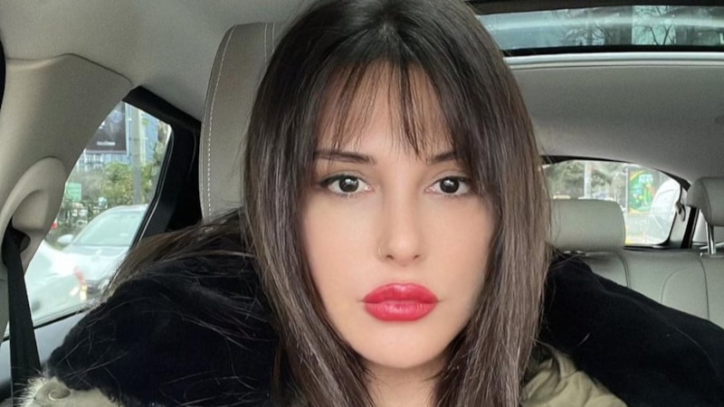 Ebru Destan, filtreyi abarttı