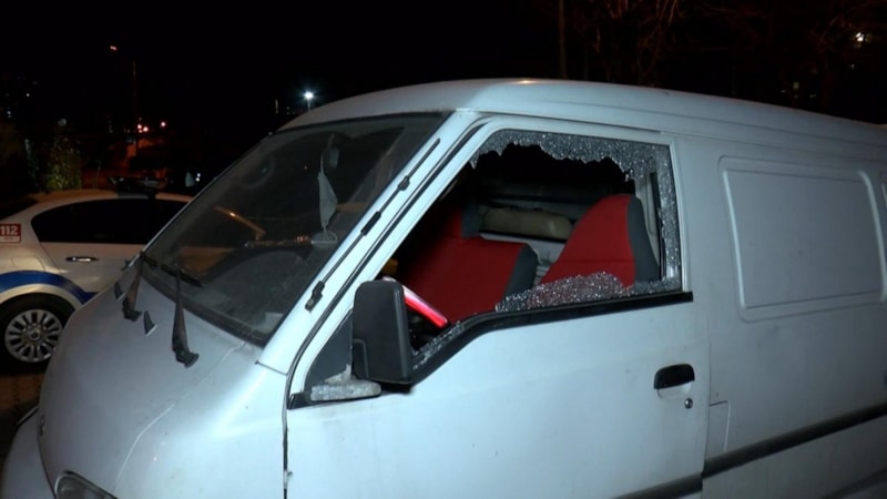 Bahçelievler'deki silahlı çatışma ev ve otomobillere zarar verdi