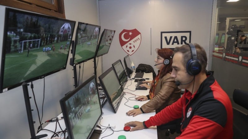 TFF'de VAR eğitimi başladı