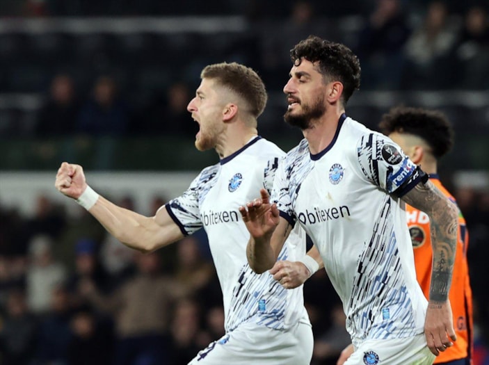 Fenerbahçe, Samet Akaydın'ı kadrosuna kattı