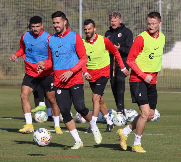Antalyaspor Başkanı: Doğukan Sinik ile görüşüyoruz