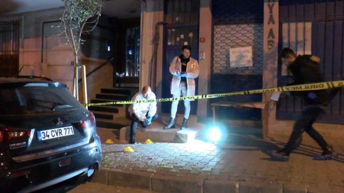 Bahçelievler'de sokak ortasında silahlı çatışma; ev ve otomobildekiler ölümden döndü -6