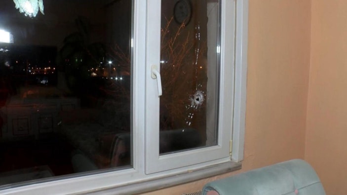 Bahçelievler'de sokak ortasında silahlı çatışma; ev ve otomobildekiler ölümden döndü -9