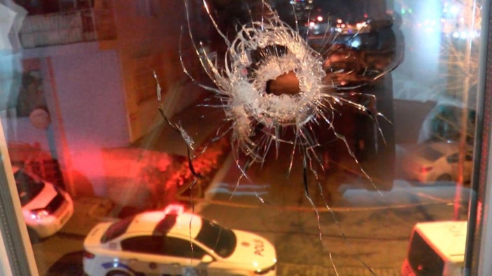 Bahçelievler'de sokak ortasında silahlı çatışma; ev ve otomobildekiler ölümden döndü -8