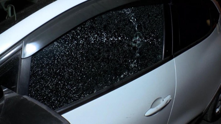 Bahçelievler'de sokak ortasında silahlı çatışma; ev ve otomobildekiler ölümden döndü -3