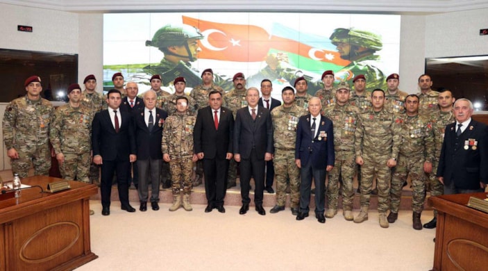 Bakan Akar 'Tek Vatan Harekatı' gazileri ile bir araya geldi -3