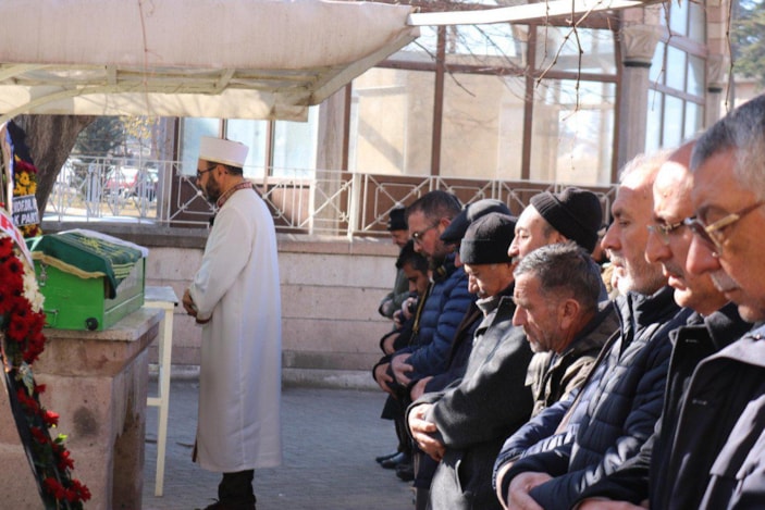Pandemi döneminde fedakarca çalışan kadın doktor hayatını kaybetti