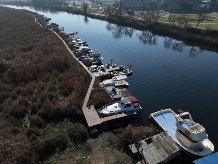 Riva Deresi'ndeki kirlilik, mahalle sakinlerini bezdirdi