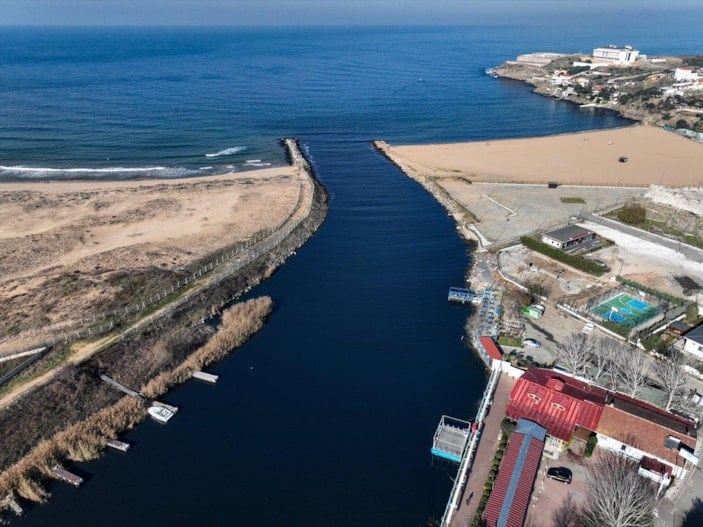 Riva Deresi'ndeki kirlilik, mahalle sakinlerini bezdirdi