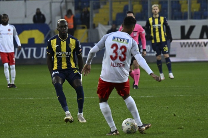 PFDK, Ümraniyesporlu Allyson'a 2 maç ceza verdi