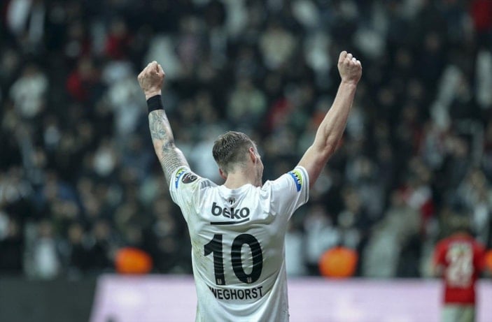 Sneijder, Manchester United'ın Weghorst hamlesini eleştirdi