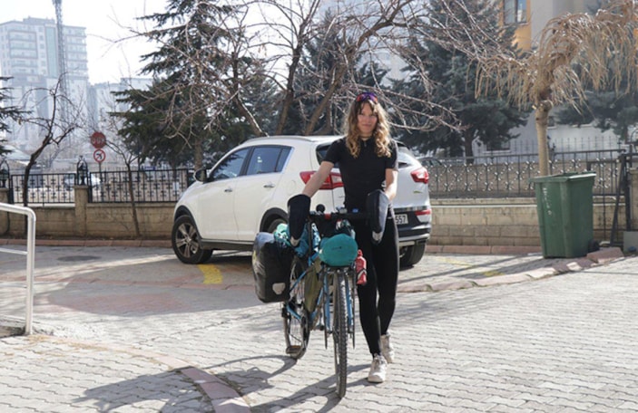 Almanya'dan Kayseri'ye Türk babasıyla tanışmak için geldi