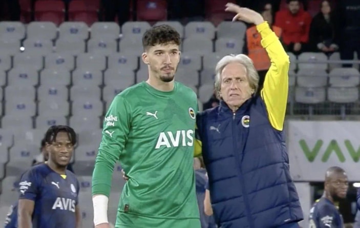 Fenerbahçe'de Altay Bayındır krizi