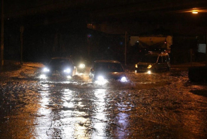 İzmir sele teslim oldu 