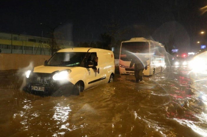 İzmir sele teslim oldu 