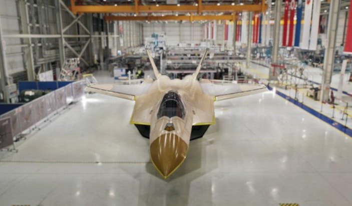 Milli Muharip Uçak hangardan çıkışa hazır