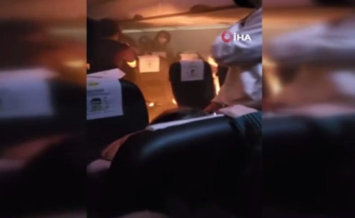 Tayvan'da bir uçakta taşınabilir şarj cihazı alev aldı