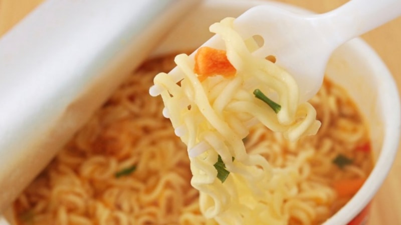 Ucuz, pratik ama içi zehir! Vücudu mahvediyor...