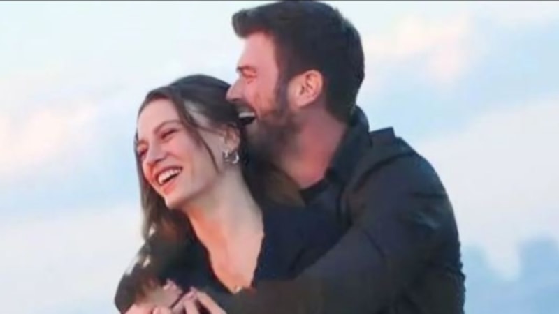 Serenay Sarıkaya ve Kıvanç Tatlıtuğ'dan yeni fotoğraf