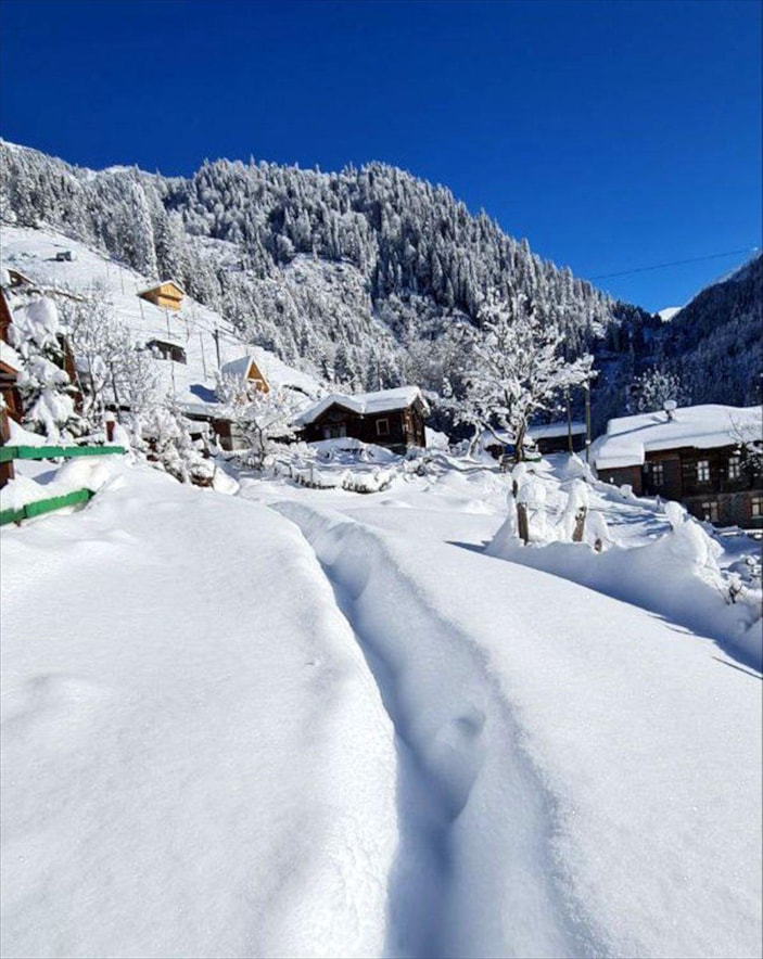 Kar yağışı, Kaçkar Dağları Milli Parkı'nda etkisini gösterdi