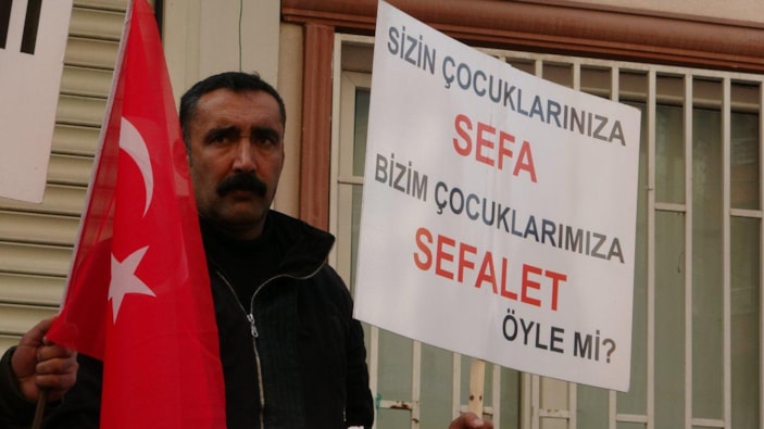 Evlat nöbetindeki baba: Çocuklarımızı alana kadar ayrılmayacağız