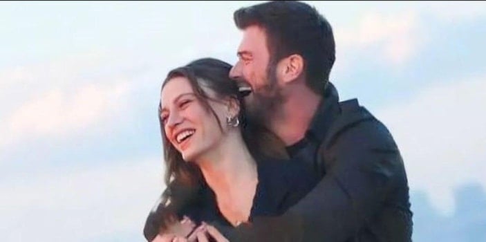 Serenay Sarıkaya ve Kıvanç Tatlıtuğ'dan yeni fotoğraf
