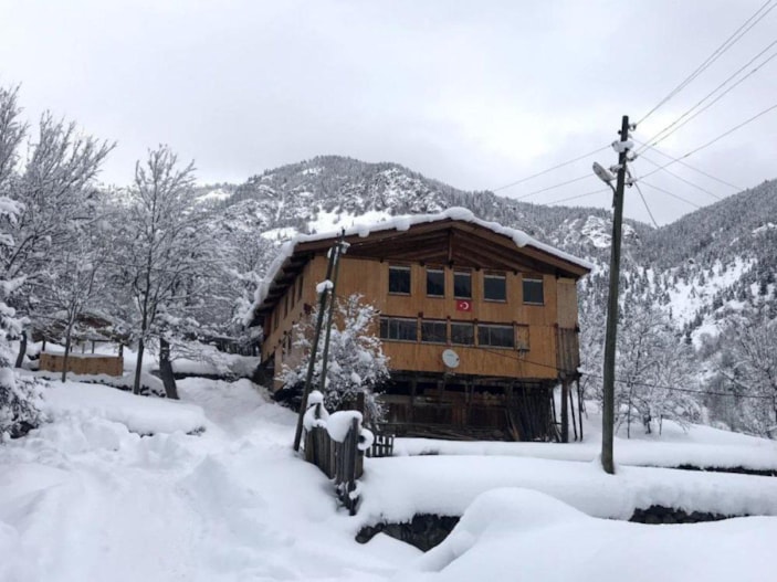 Sakin şehir Şavşat'tan kar manzaraları