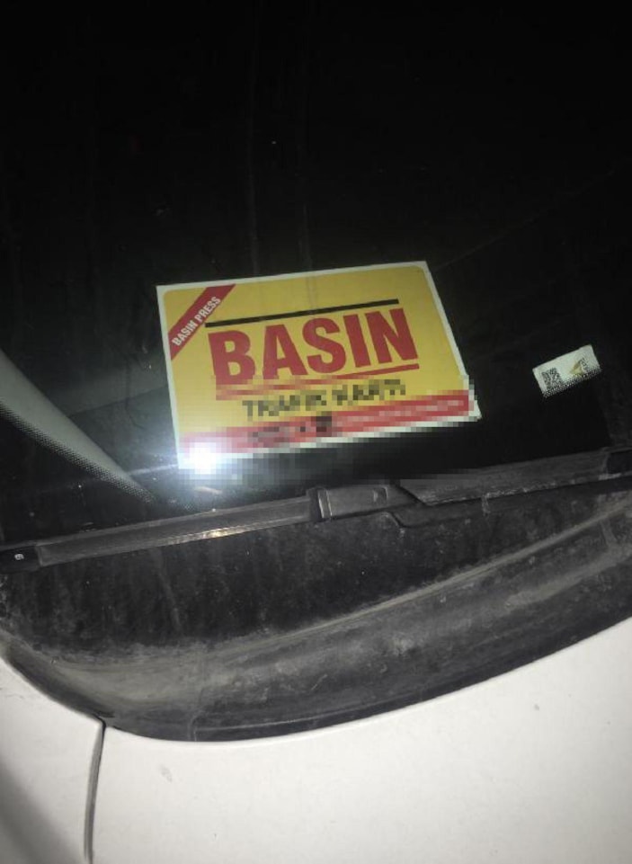 Şüpheli araçtaki basın kartı sahte çıktı; 2 kişiye işlem yapıldı -3