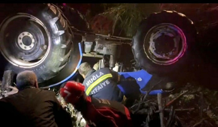 Traktör altında kalıp hipotermi geçirdi, arkadaşını arayınca kurtarıldı -5