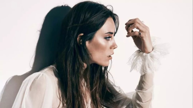 Cansu Dere hastaneye kaldırıldı