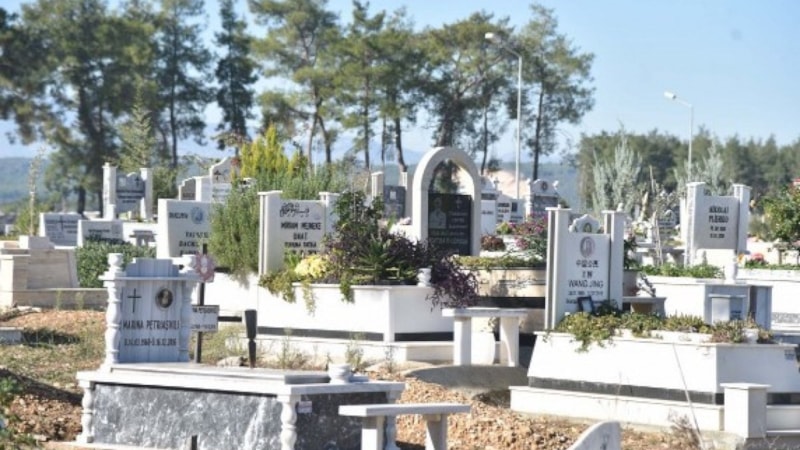 Antalya'da yabancılardan aile mezarlığına ilgi