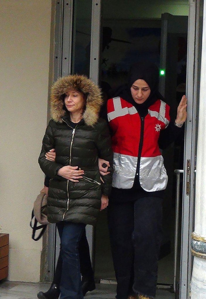 Beşiktaş'ta bir kadın, muhabirin başörtüsüne hakaret iddiasıyla gözaltına alındı