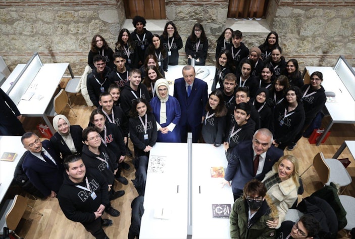 Cumhurbaşkanı Erdoğan Rami Kütüphanesi'ni gezdi