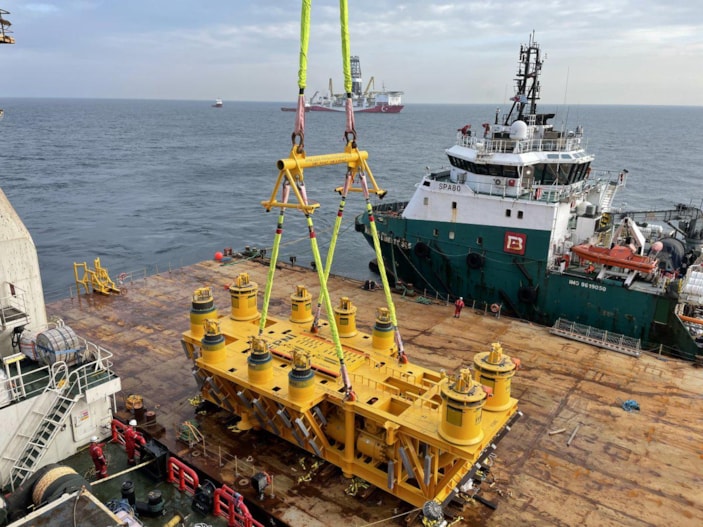 Karadeniz gazını dağıtacak ikinci hazne de denize indirildi