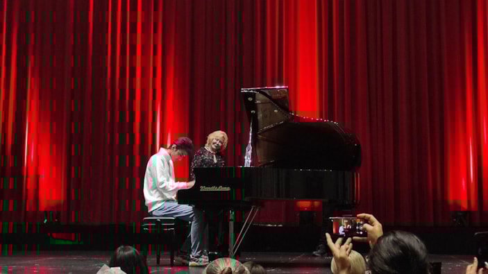 Kurye piyanist bu kez sahnede çaldı -1