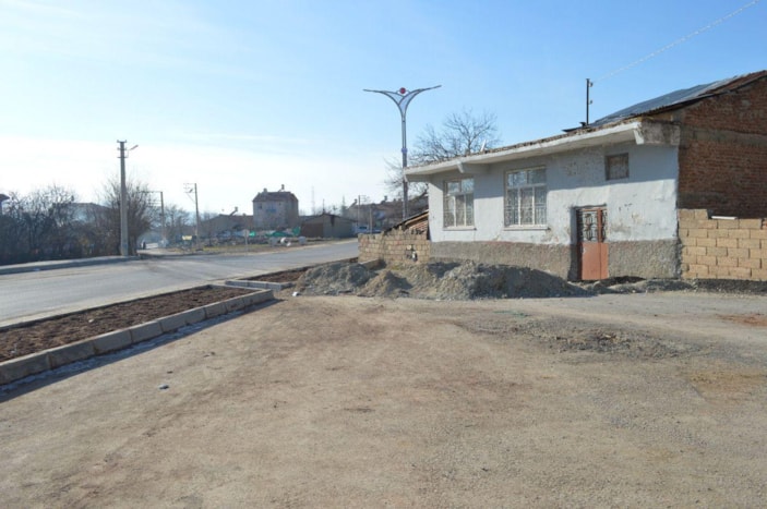 Uzlaşma sağlanamayınca 600 metrekarelik ev yol ortasında kaldı -10