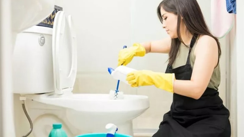 Sararmış tuvalet taşları kabusunuz olmasın! Tek hamlede kurtulun