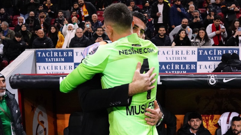 Volkan Demirel'e Galatasaraylı taraftarlardan tepki