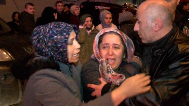 Bağcılar’da bir daire alevlere teslim oldu: 4 kişi kurtarıldı