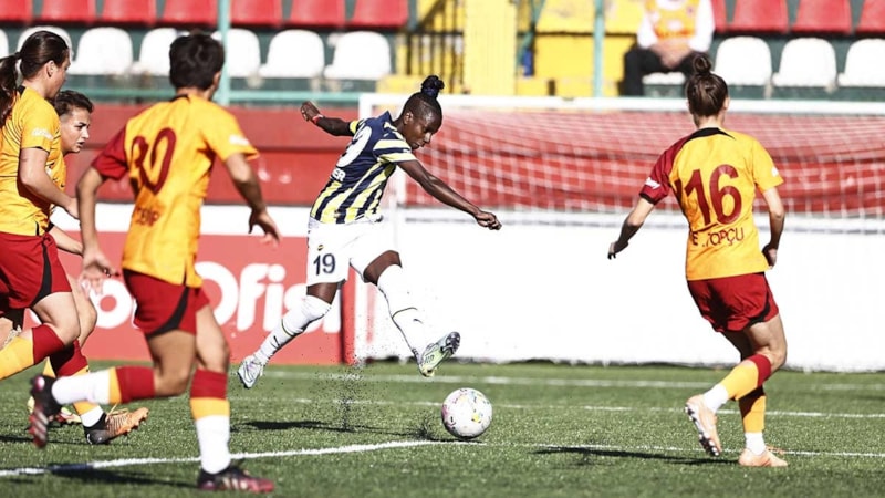 Kadın futbolunda Galatasaray - Fenerbahçe derbisi zamanı