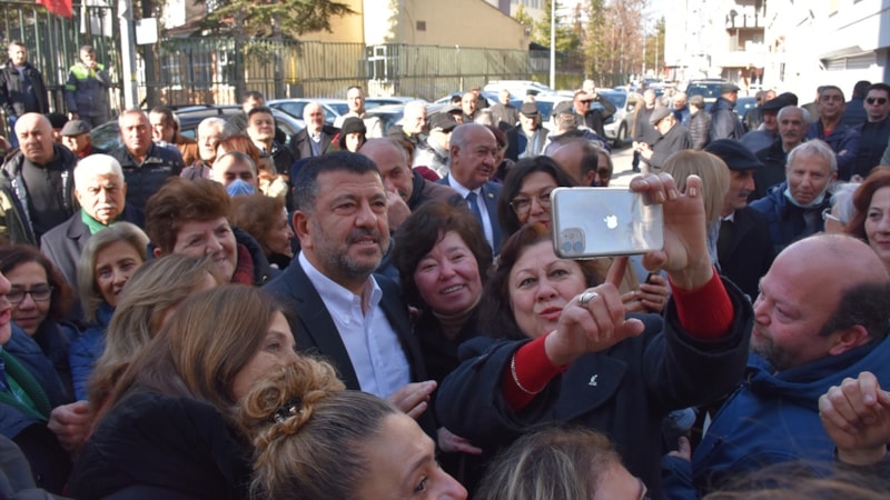 Veli Ağbaba: EYT Meclis'e gelsin, 1 saatte çıkaracağız