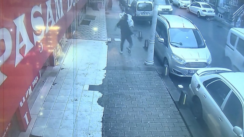 Sultangazi'de, kahvehanede silahlı saldırı: Husumetlisi yerine başkasını vurdu