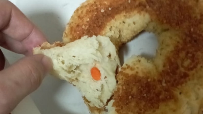 İzmir'de, gözaltındaki şüpheliye simit içinde uyuşturucu getirdiler