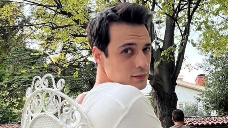 Mert Yazıcıoğlu ayrılık sonrasında arkadaşlarıyla eğlendi