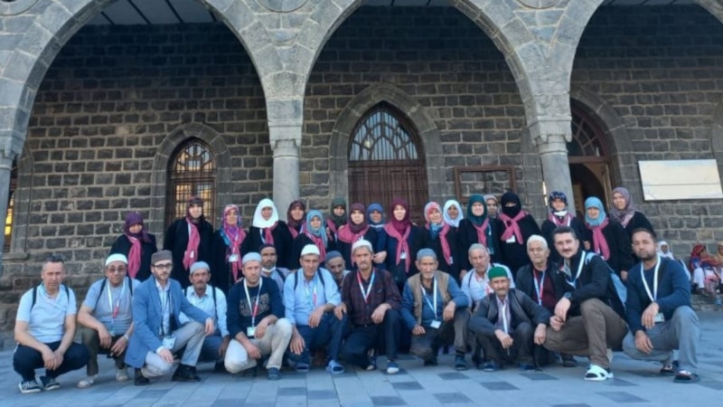 Bursa’da fındık para edince, 45 kişi toplu halde umreye gitti