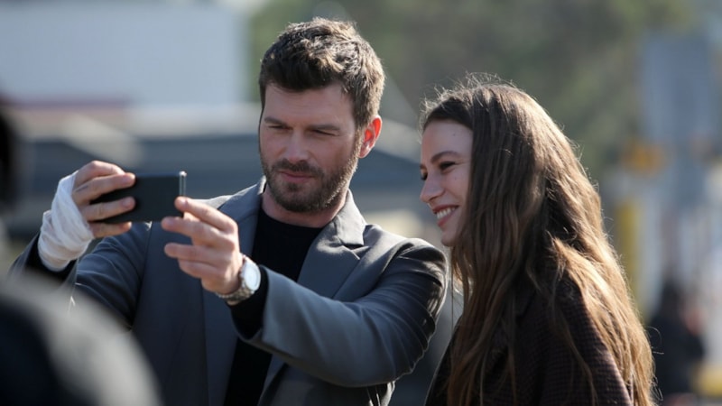 Kıvanç Tatlıtuğ ile Serenay Sarıkaya'dan yeni kareler