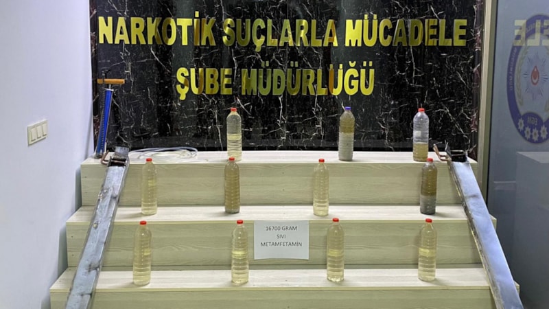 Bitlis'te 16 kilo sıvı metamfetamin yakalandı